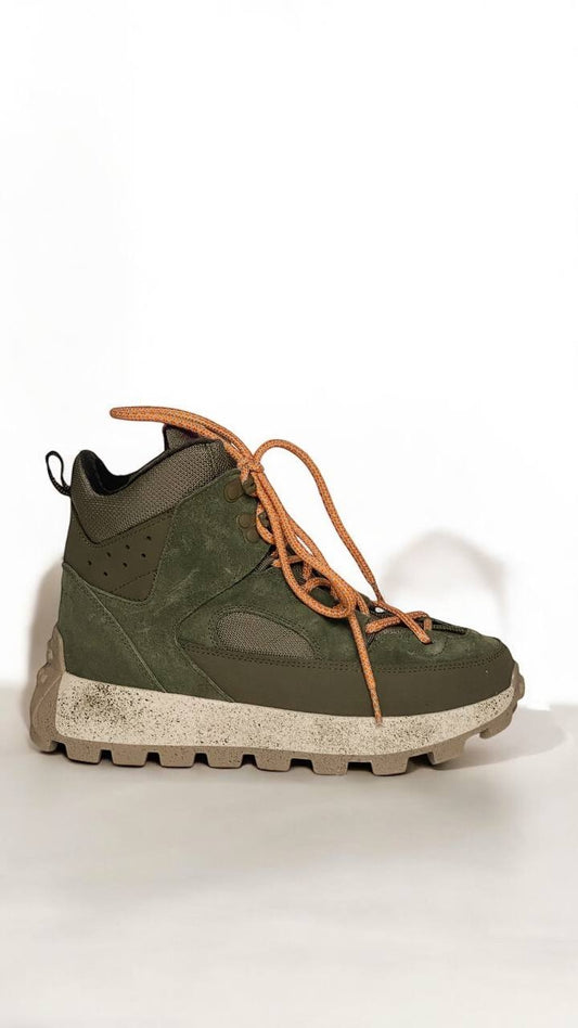 WINTER HIKERS GREEN