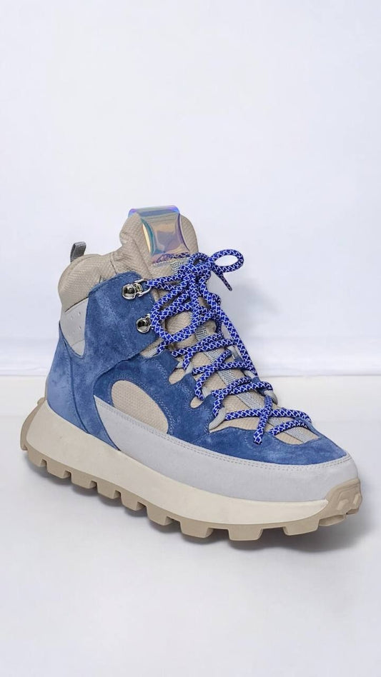 WINTER HIKERS BLUE