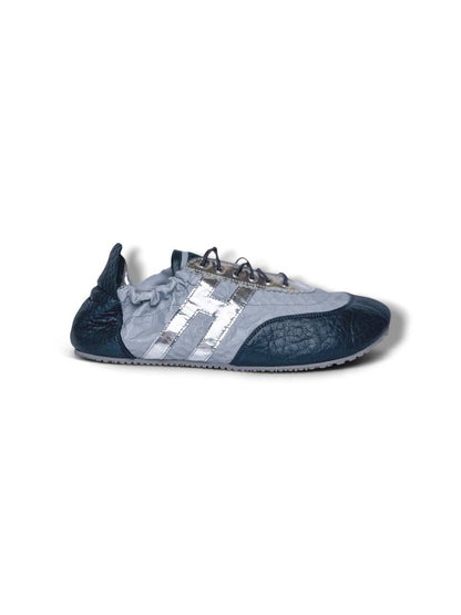 Side profile of Anatomical Sneakers Oslo with a low-profile silhouette