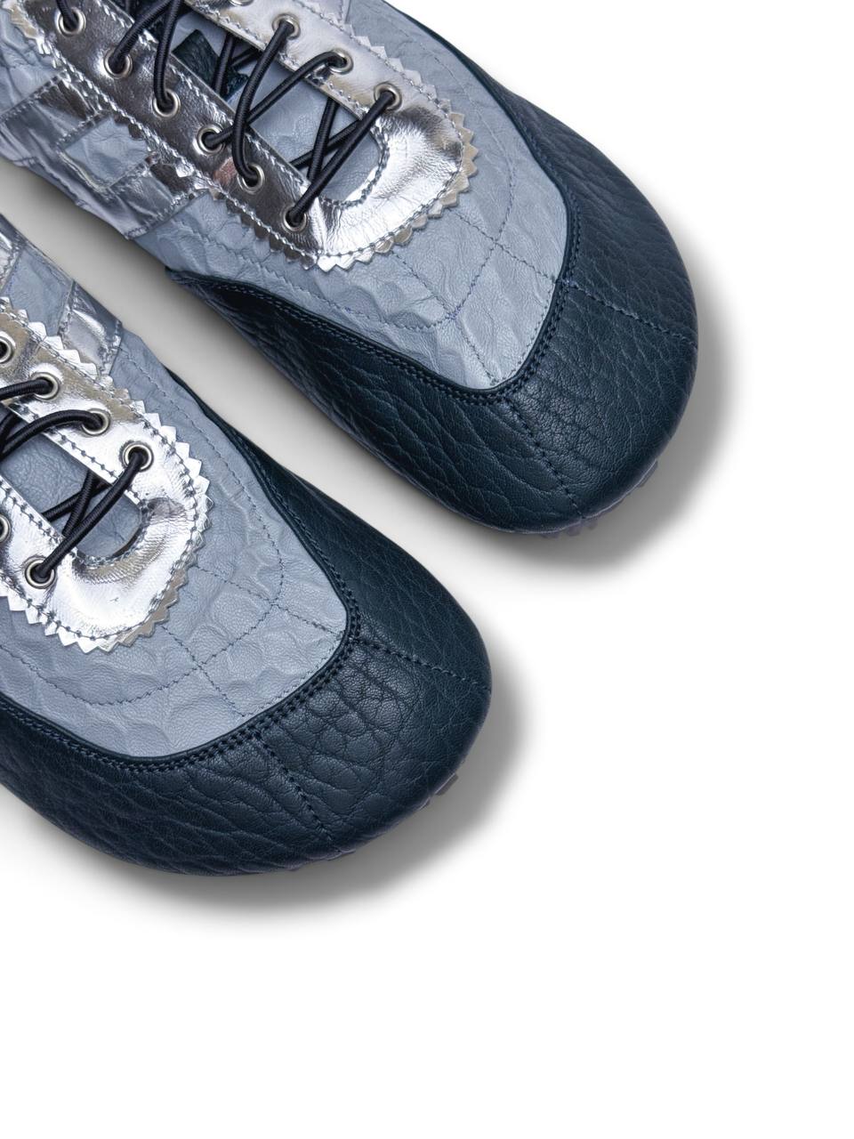 Textured leather toe detail of Anatomical Sneakers Oslo