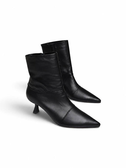Black leather ankle boots Cindy with pointed toes and sculpted heels