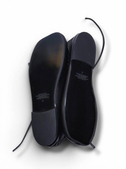 Flexible leather-fiber sole ballet flats detail