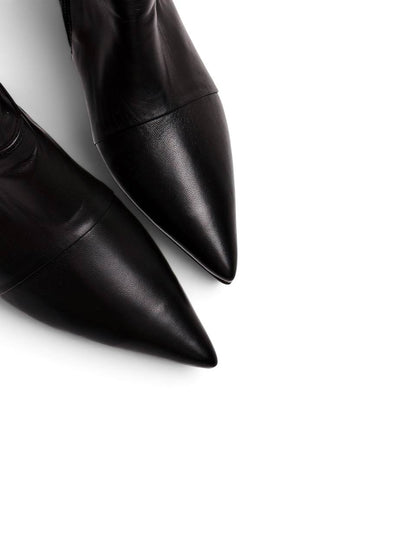 Close-up of pointed toes on black leather ankle boots Cindy