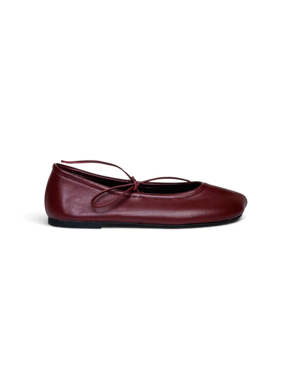 Ballet flat Claret in burgundy leather with a slim profile