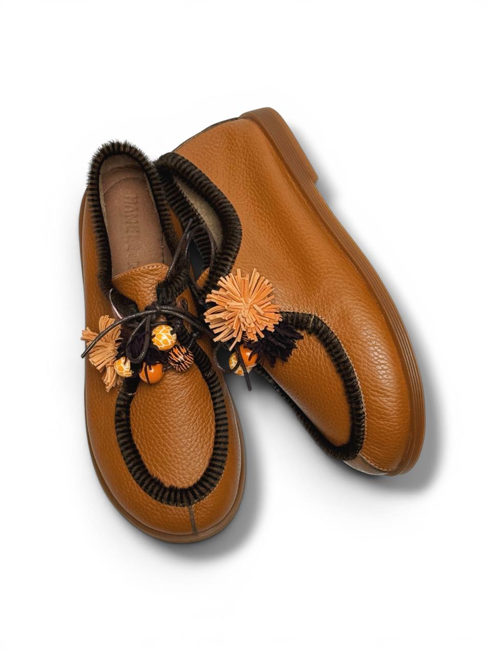 Comfortable walking shoes leather lightweight design