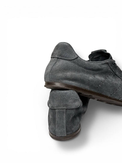 Lightweight sole grey sneakers everyday comfort