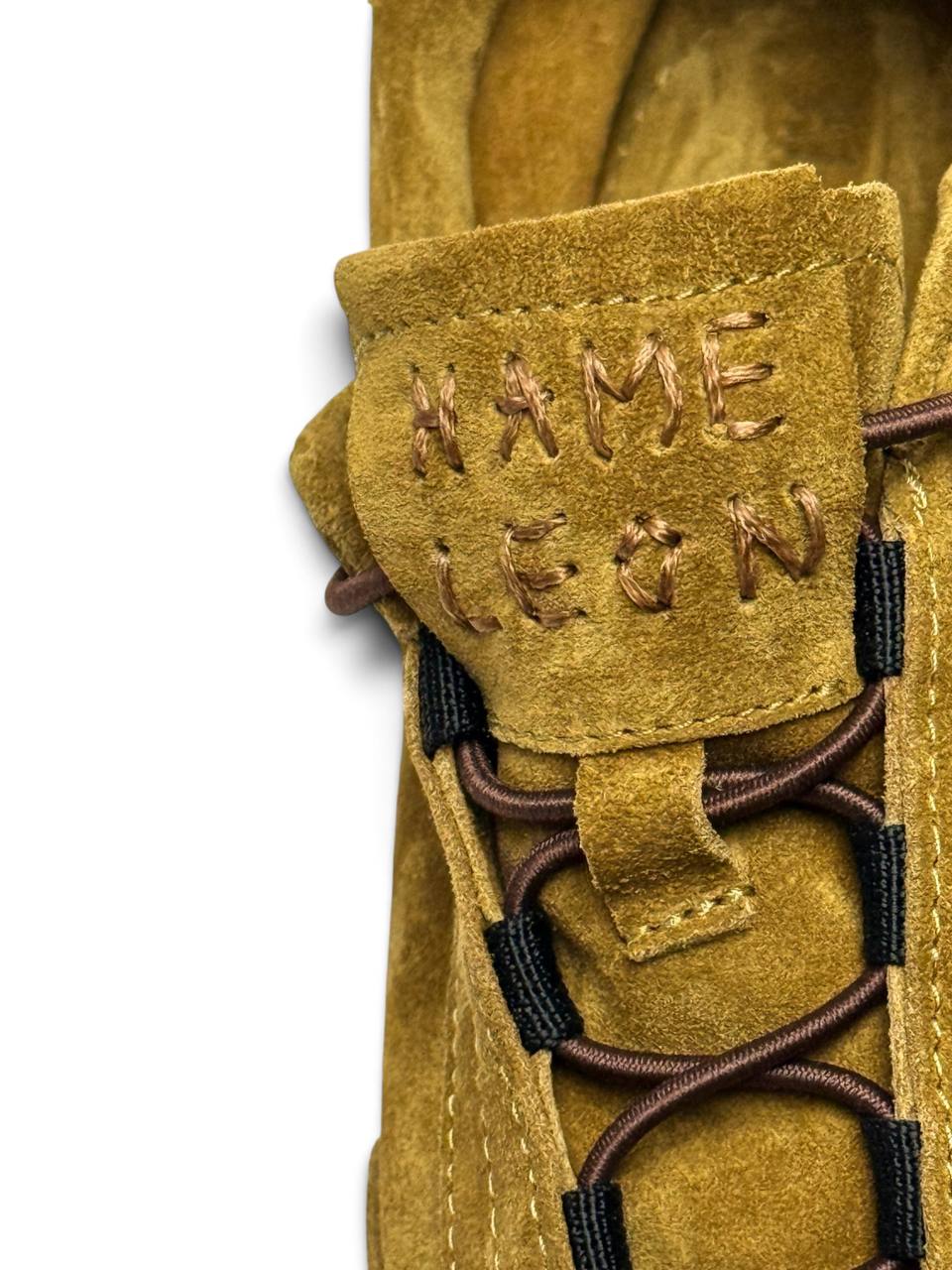 Handmade detail of Flow Ochre sneakers by HAMELEON
