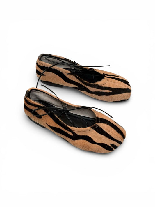 Tiger pattern ballet flats HameleonShoes Feral top view ミニマル バレエシューズ