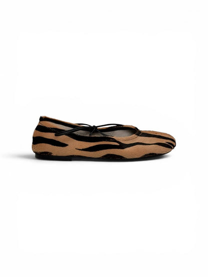 Minimal side profile tiger ballet flats 女性用 バレエシューズ