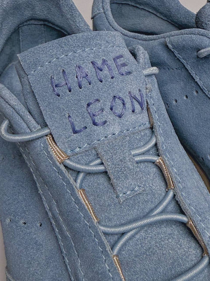 Elastic lace system on handmade suede sneakers