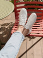 Women wearing white leather sneakers Flow Pure ナチュラル ファッション