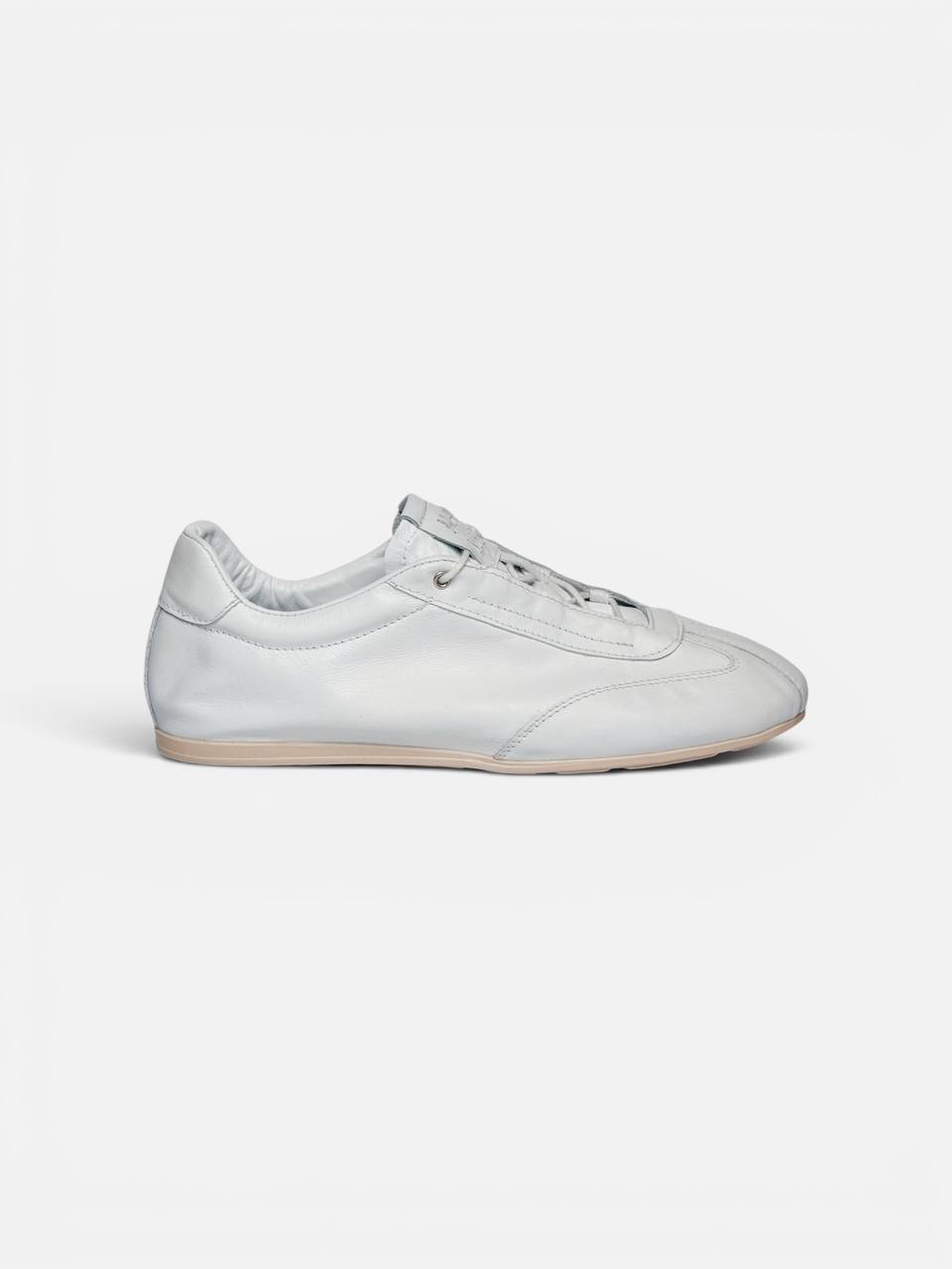 Minimalist side profile white leather sneakers モード ファッション