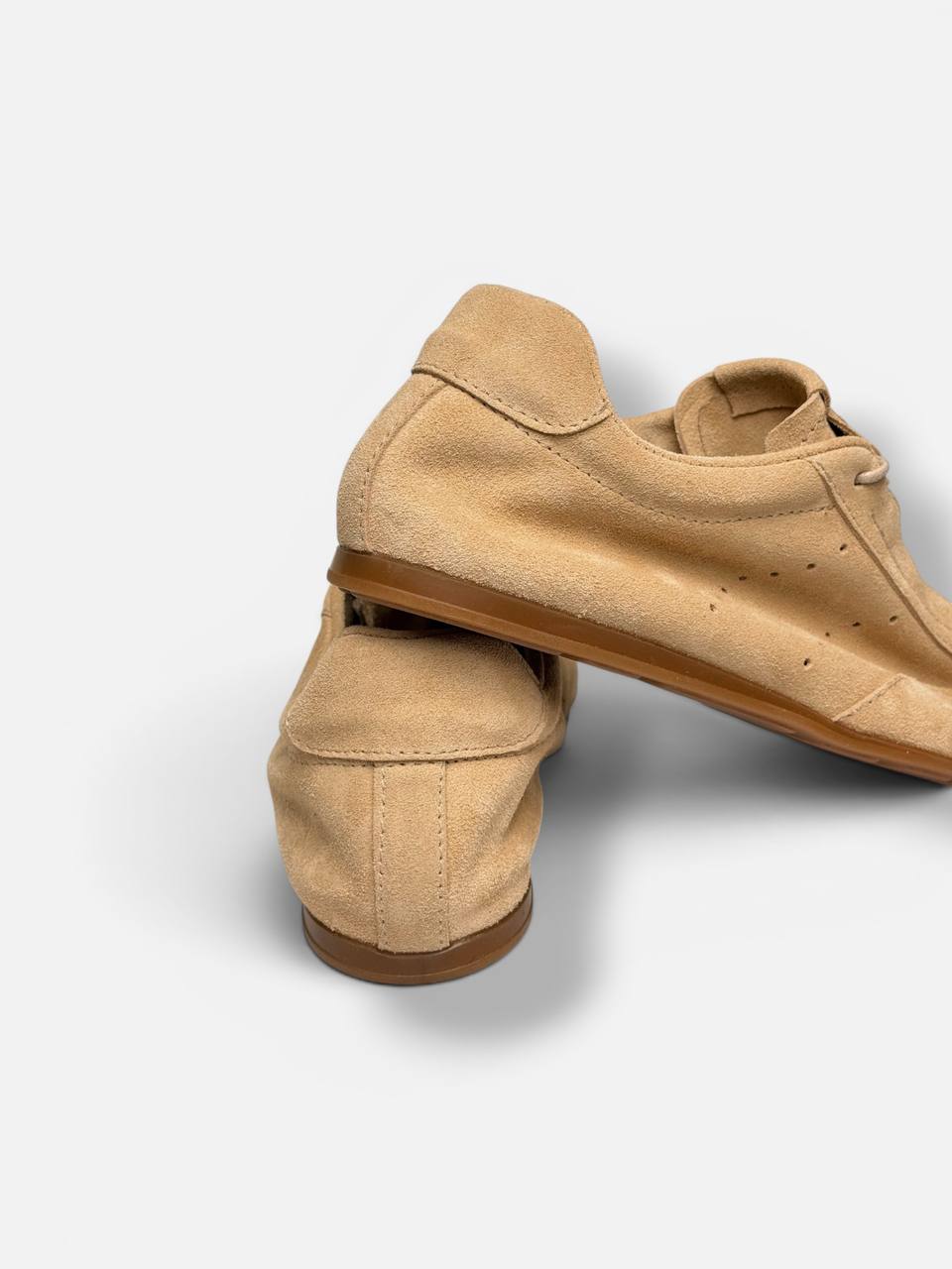 Lightweight polyurethane outsole on Flow Sand sneakers