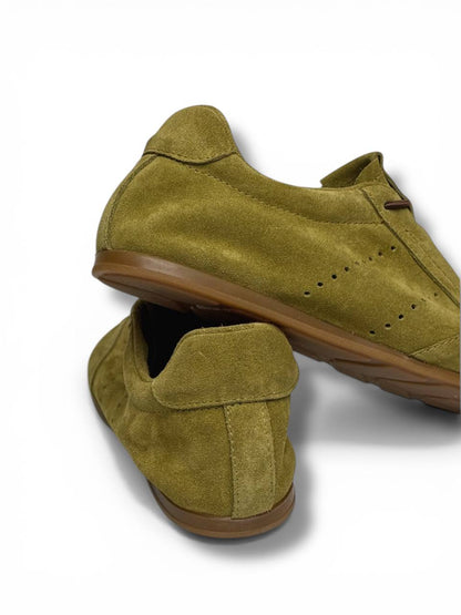 Flexible polyurethane sole sneakers