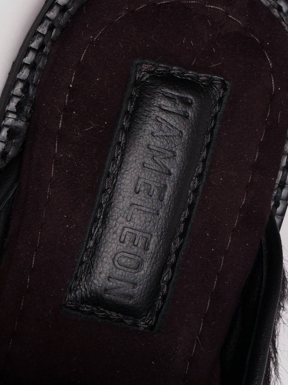 Leather insole inside women’s mules HameleonShoes soft lining detail
