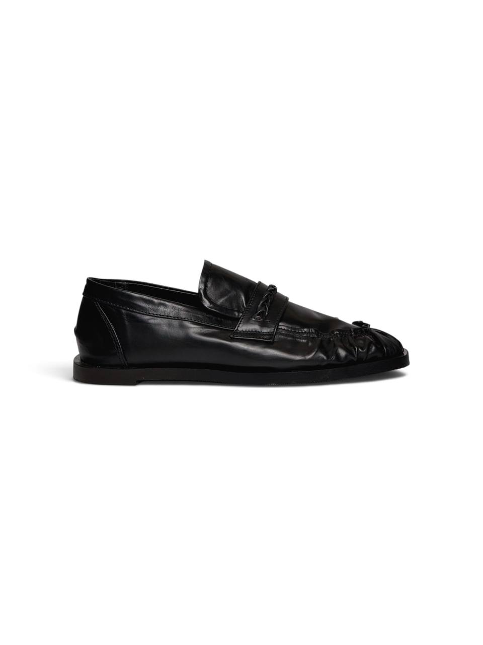 Black leather Loafers Harry showing the braided strap and low-profile sole