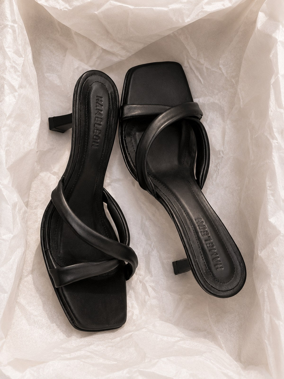 Black mule with smooth leather, cross straps and square toe