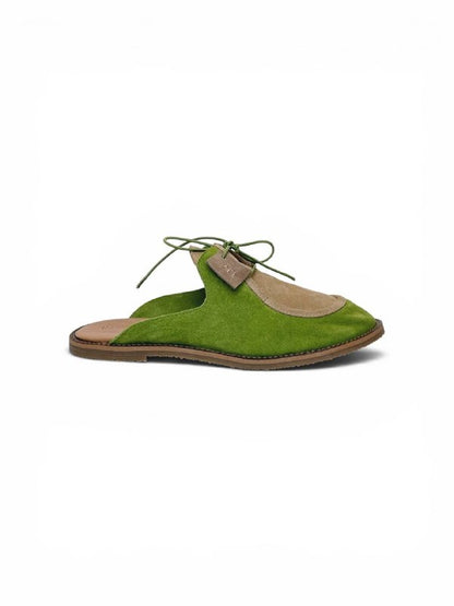Minimalist green suede mule silhouette モード ファッション