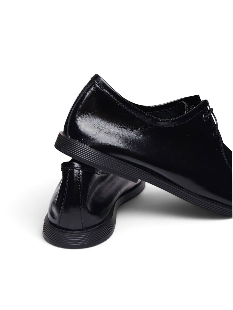 Walker Onyx shoes stacked to highlight the heel and clean profile.