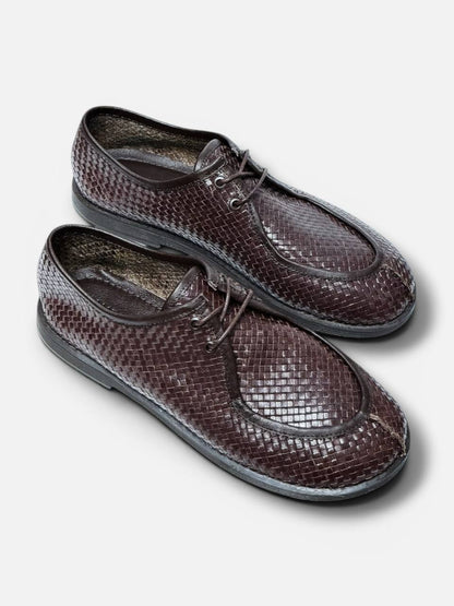 Rounded toe woven leather walkers front view HameleonShoes