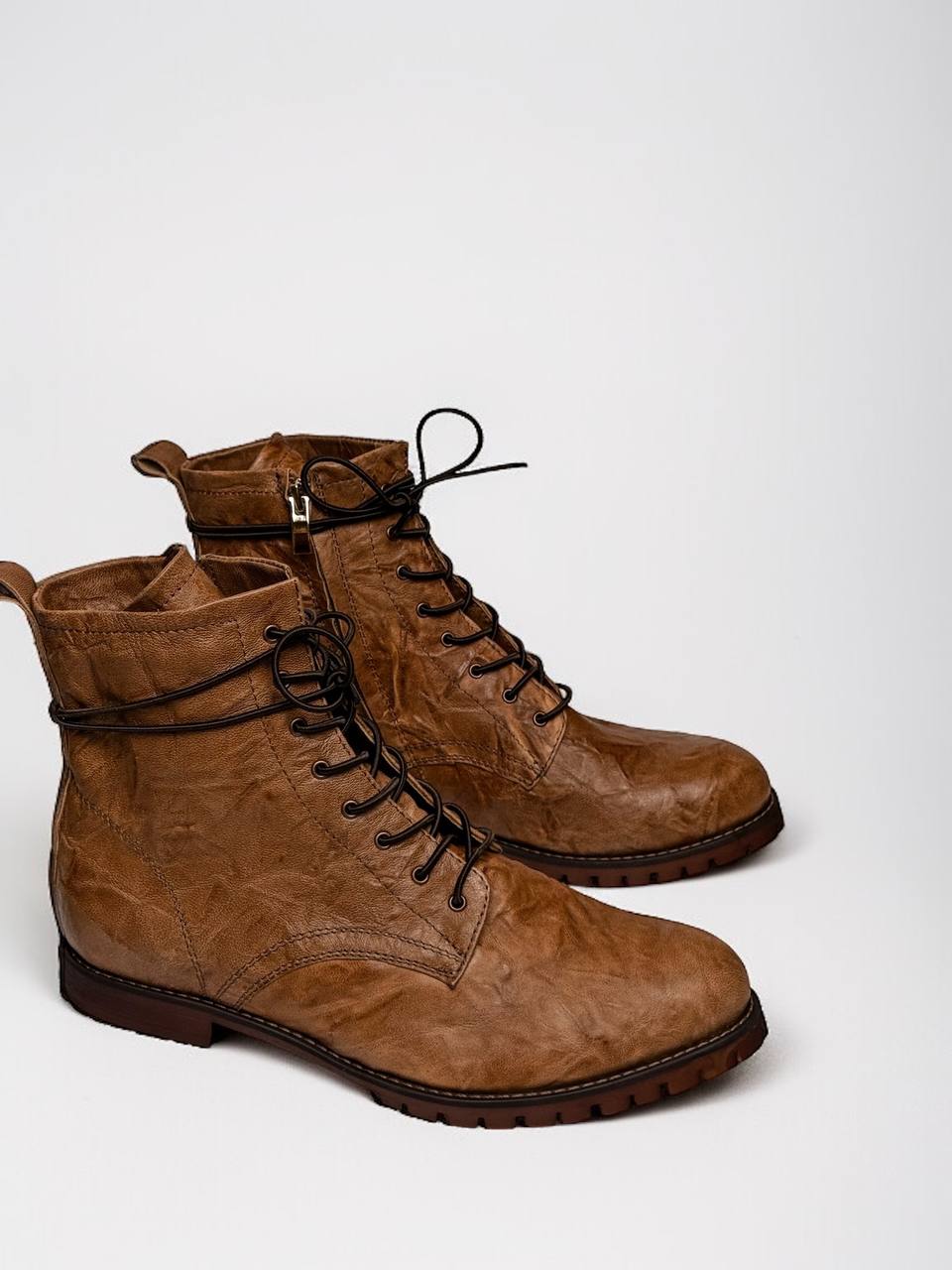 Handmade leather boots Embercore front view HameleonShoes