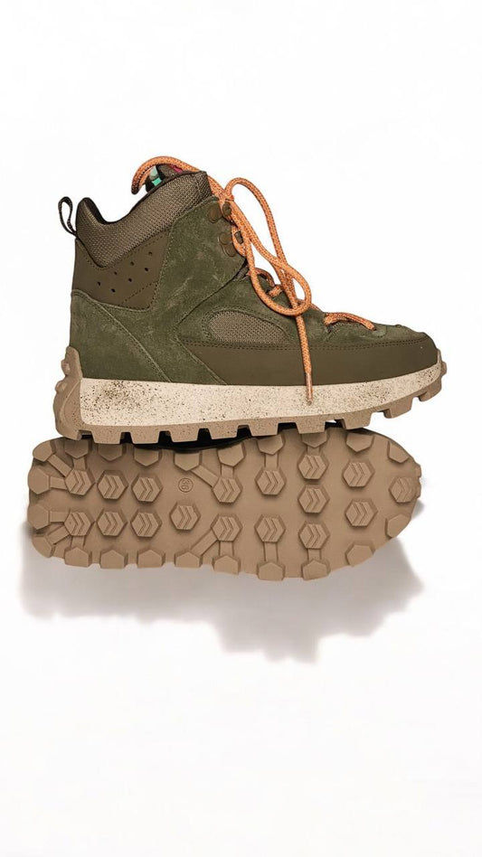 Hiking boots sole strong grip outsole detail