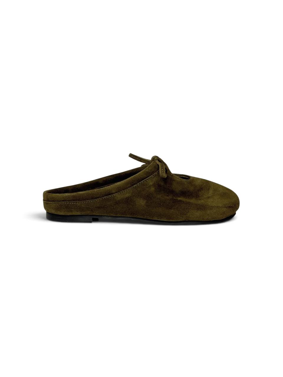 Side view of suede mules Lulu Olive with a low-profile sole