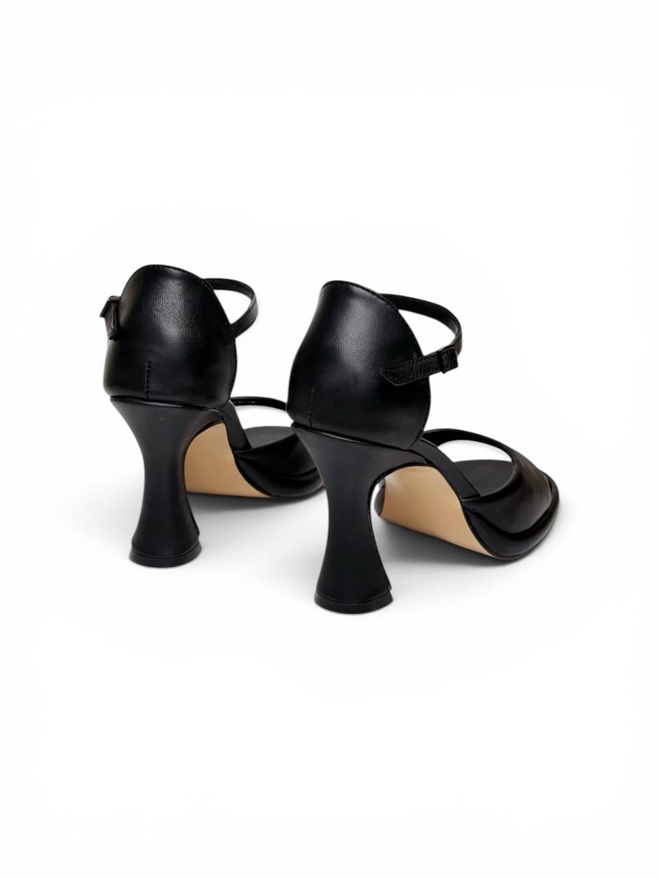 Rear view of Buenos Aires Nocturne leather sandals