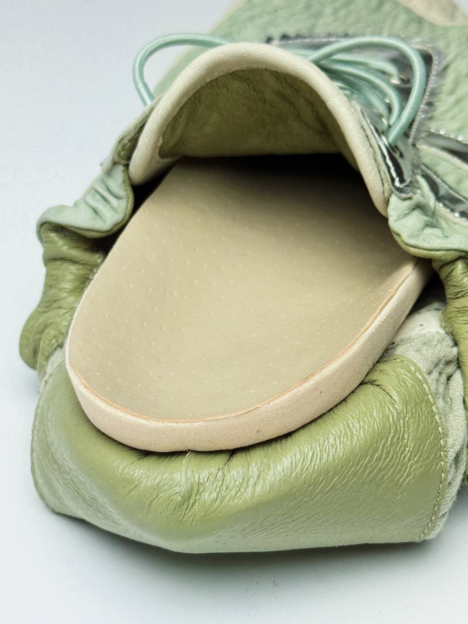 Handmade leather anatomical footbed inside Reykjavik sneakers