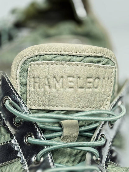 Leather tongue with embossed HAMELEON logo on Reykjavik sneakers