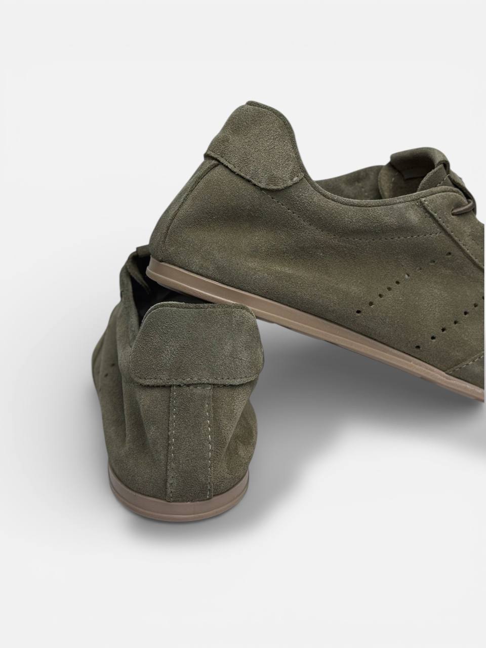Lightweight polyurethane sole sneakers bottom view