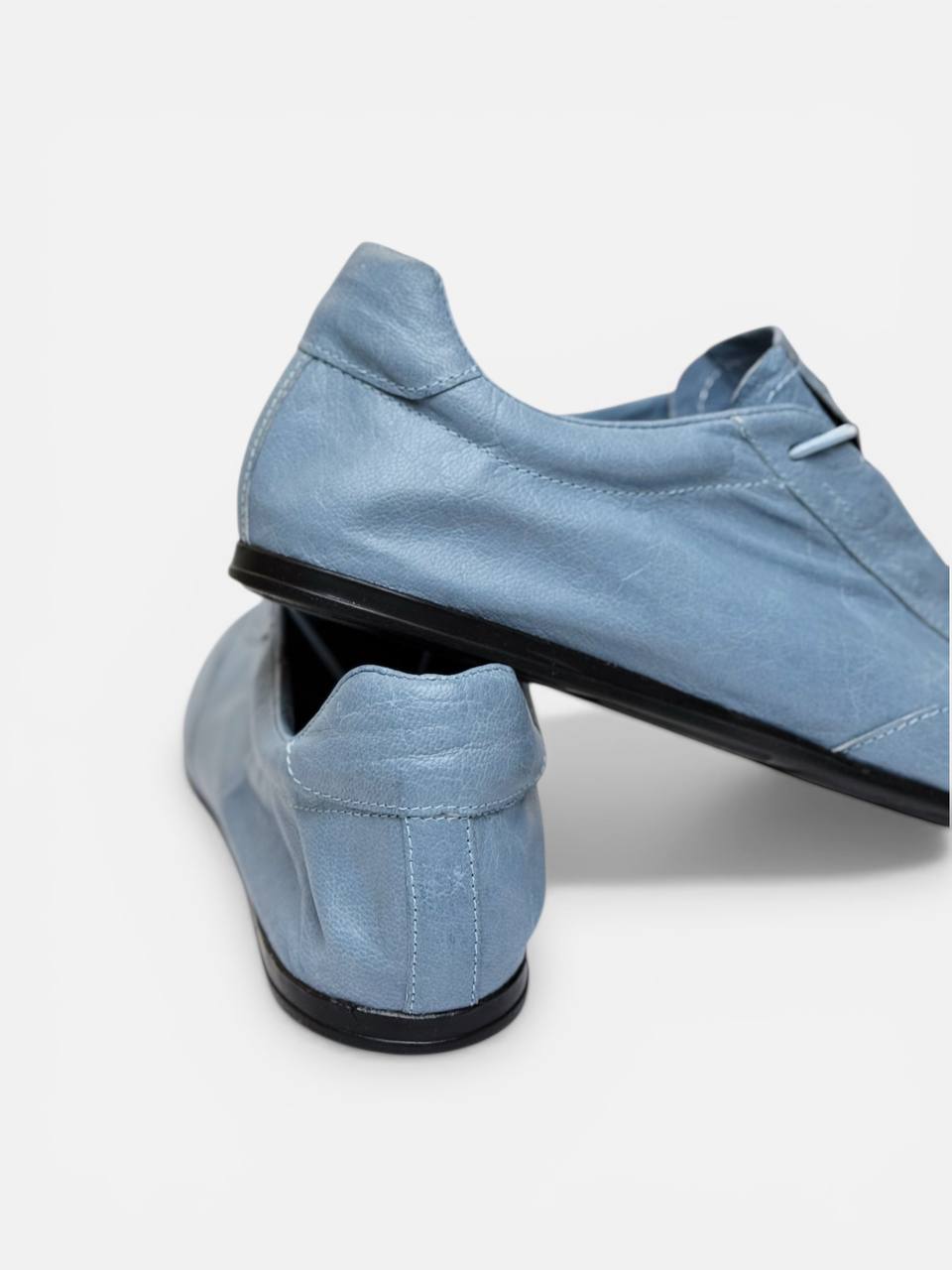 Sneakers Flow Sky back view minimal design