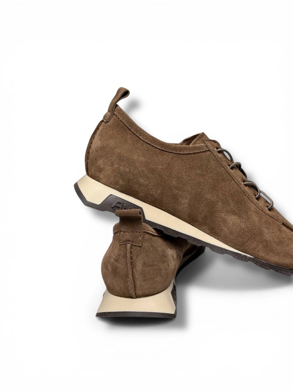 Sneakers Umber back view