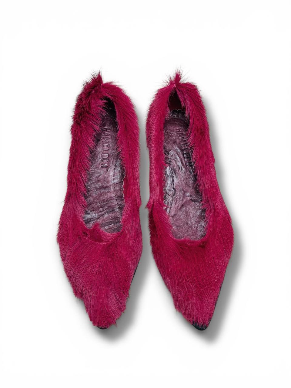 Top view velvet heels sculpted opening detail