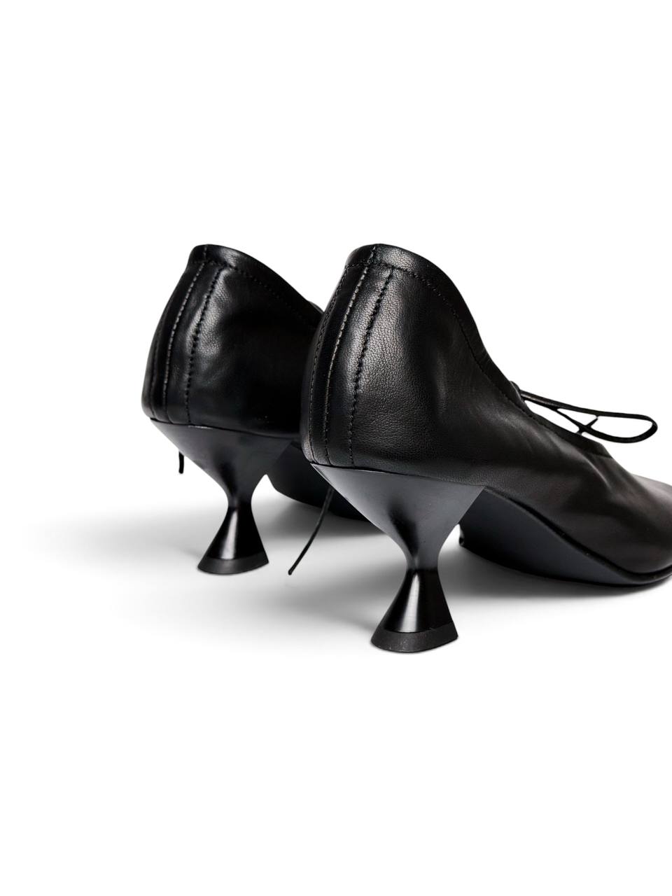 Black ballet flats Vesper with sculptural 5 cm heels