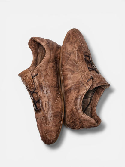 Lightweight sole sneakers bottom view flexible design HameleonShoes